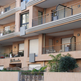 Studio mixed use in Condamine