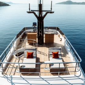 M/Y AT ONE