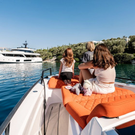 M/Y AT ONE