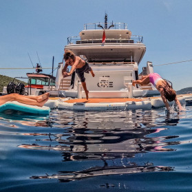 M/Y AT ONE