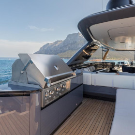 M/Y AKULA