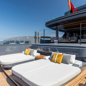 M/Y AKULA
