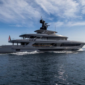 M/Y AKULA