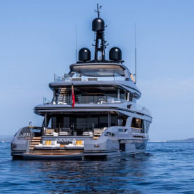 M/Y AKULA