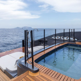 M/Y AKULA