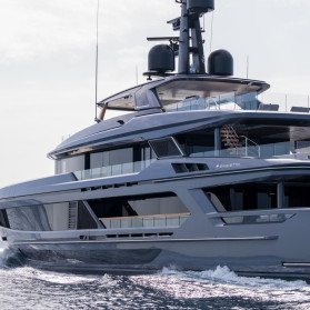 M/Y AKULA