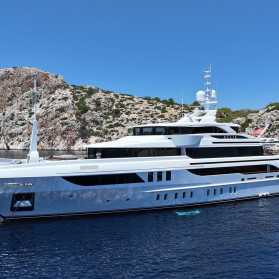 M/Y AKULA