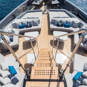 M/Y AKULA