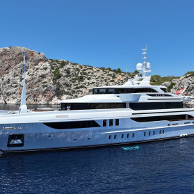 M/Y AKULA