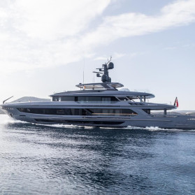 M/Y AKULA