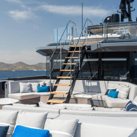 M/Y AKULA