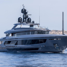 M/Y AKULA