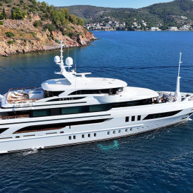 M/Y AKULA