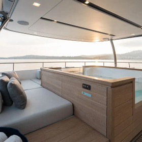 LES BRUXELLOIS Yacht Charter Rental