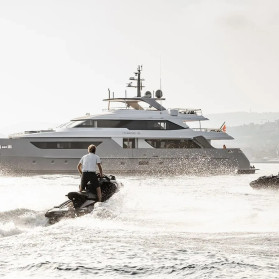 LES BRUXELLOIS Yacht Charter Rental