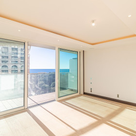 New Prestigious Construction on the Seafront