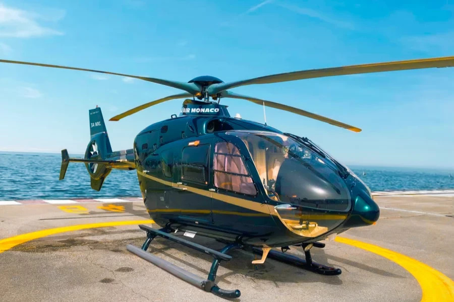 Découvrez le summum de l'excellence aérienne avec Heli Air Monaco